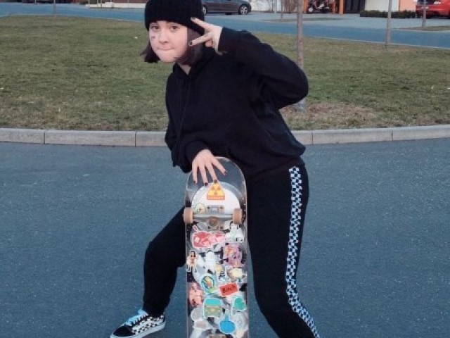 - Pode deixar mãe eu vou com o meu skate assim eu não chego tão atrasada e a senhora não perde o horário no trabalho