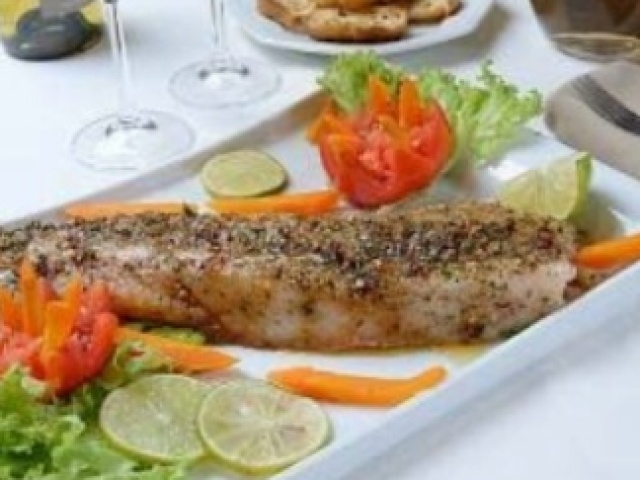 Peixe a parmesão com frutas e frutos+alguns legumes