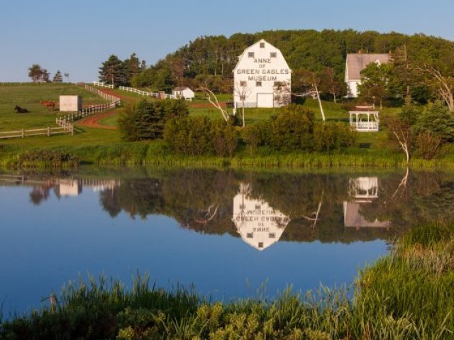 O LAGO DAS ÁGUAS BRILHANTES