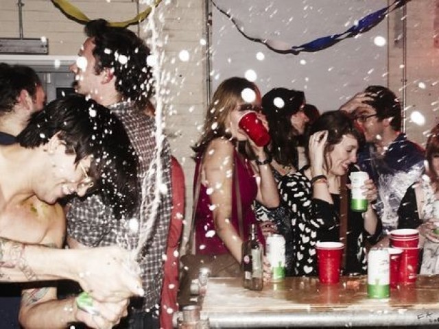 🍺💊🎶🎊🥳🎇👯♀️👯♂️🍷