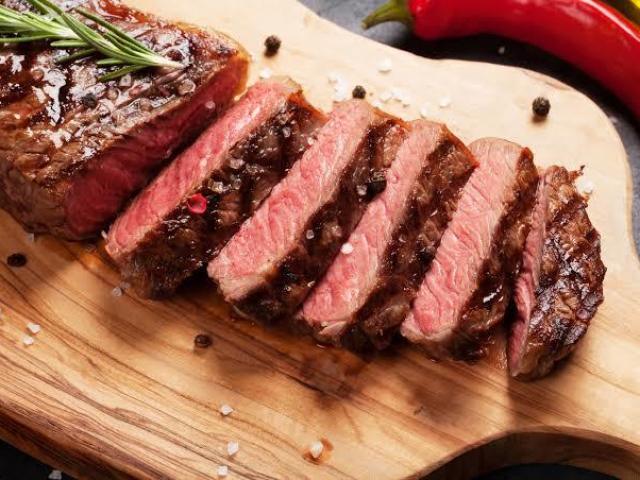 Carne, não deve faltar sobre hipótese alguma.