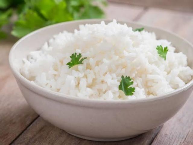 Arroz branco, o simples e delicioso.