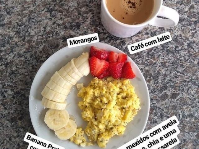 Frutas e um cafézinho. Otimo!