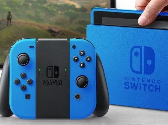 Nintendo Switch com os Joy-Cons