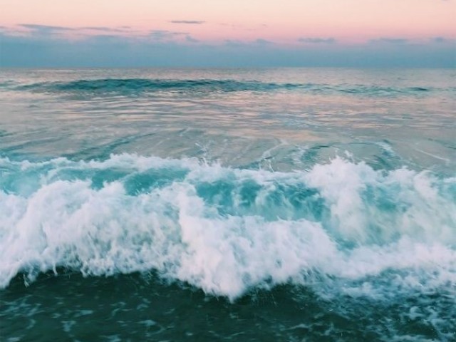 Beira da Praia...onde posso sentir a água nos meus pés, e ouvir as ondas do mar de longe