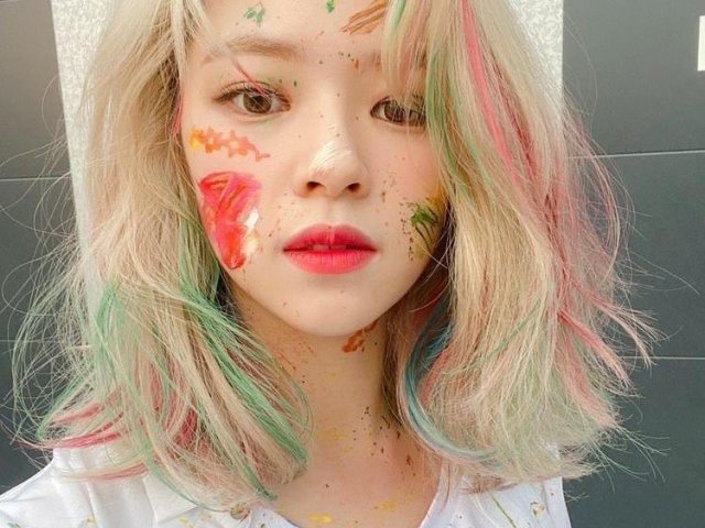 • Jeongyeon