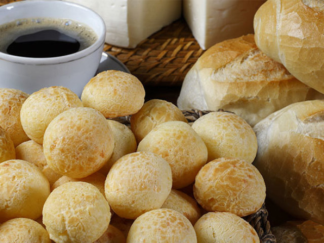 TRADICIONAL PAO DE QUEIJO E CAFE