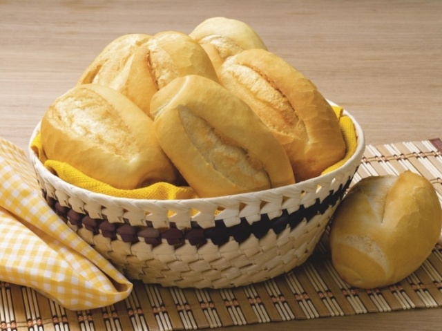 Pão com alguma coisa