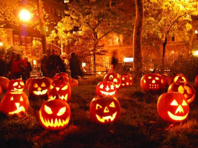 Monte sua festa de Halloween e te digo qual famoso(a) irá em sua festa!🎃🧡