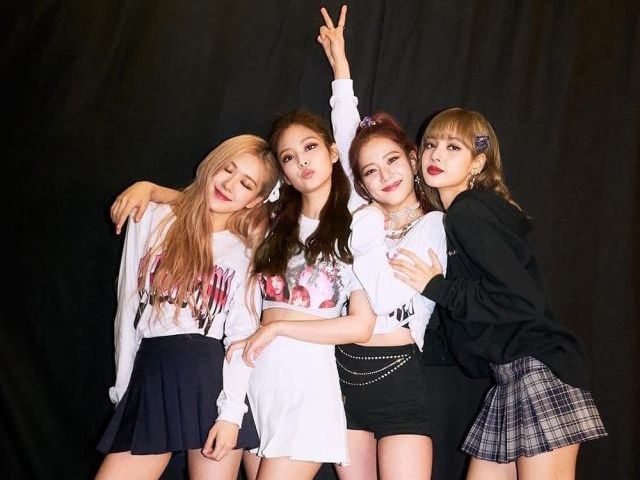 Monte o seu look e descubra quem do BlackPink te levaria em uma viagem!