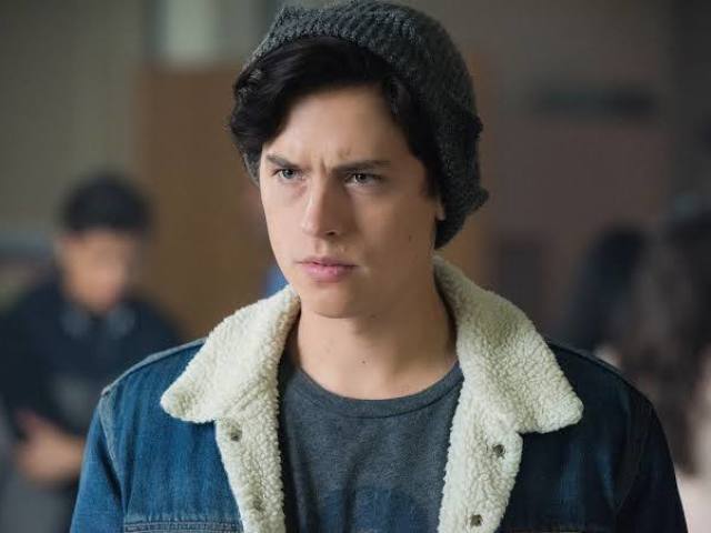 Jughead Jones é mantido de refém pela gangue inimiga, os canibais.