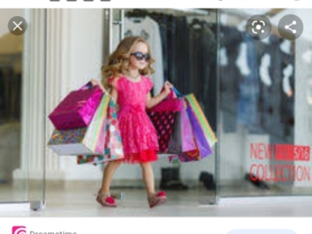 Aquela que vai para comprar tudo🛒👜