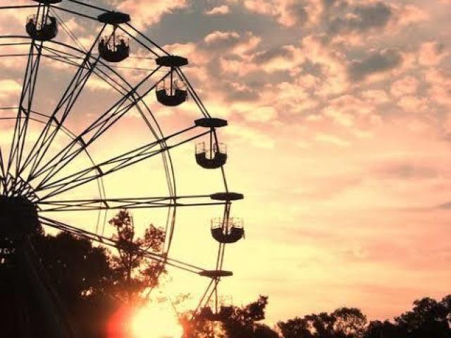 No parque de diversões