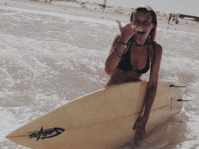 Essa você tirou quando estava surfando
Legenda: amo de mais pegar essas ondas