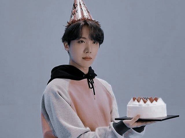 Passar o aniversário DO Hoseok com ele.