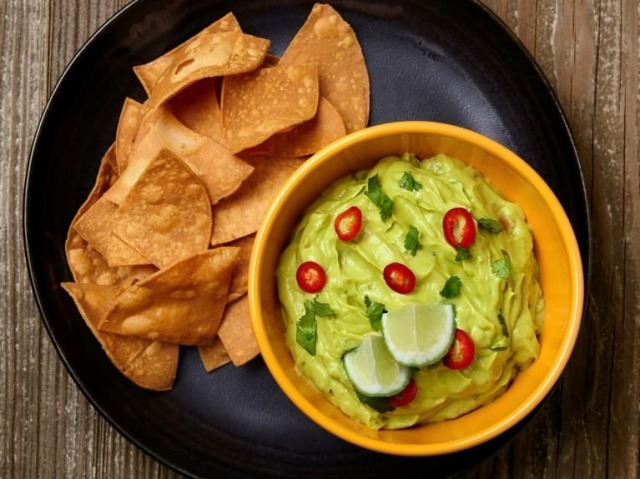 Nachos e guacamole