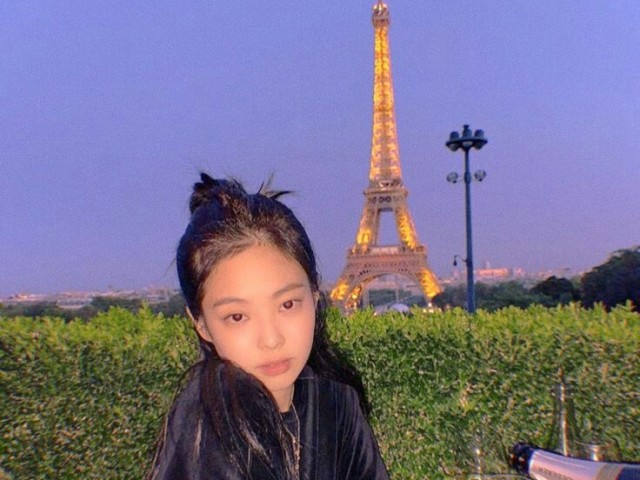 Viajar com a Jennie para Paris.