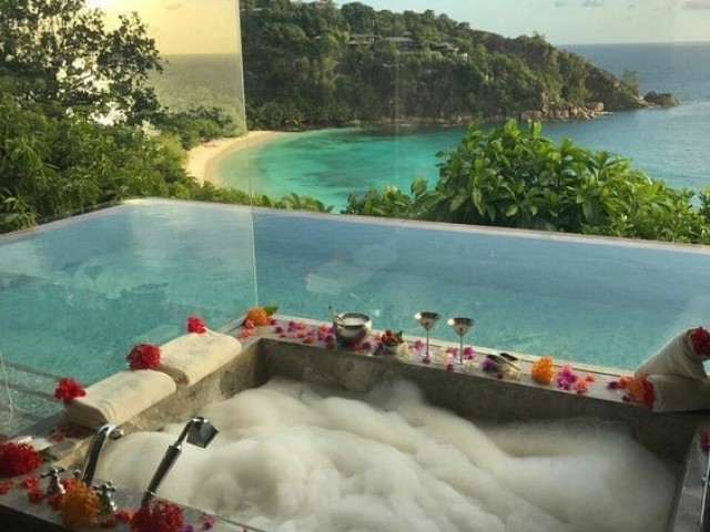Monte seu apartamento dos sonhos e em seguida monte seu look para ir em uma festa super luxuosa!!!