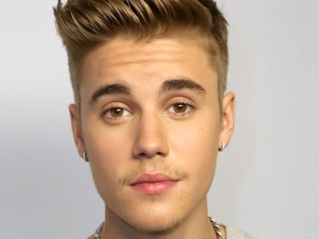 JUSTIN BIEBER