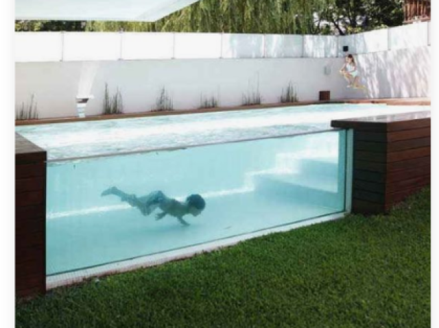 tomar banho de piscina um dia inteiro(não poder sair)