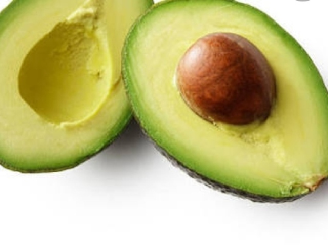 Ou abacate que é uma fruta natural que leva agrotóxico?
