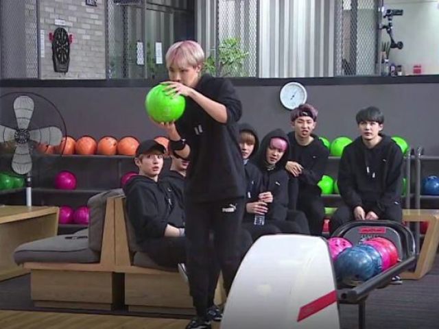 BTS RPG: Meninas vs meninos