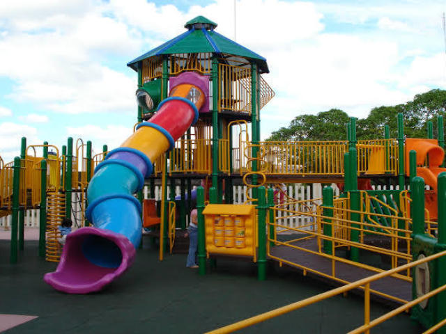 Levei ele para um parque infantil.