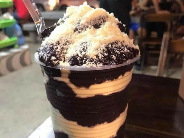 Açaí com leite condensado e leite em pó