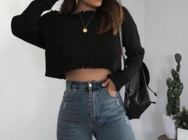 É uma calça e tem um tênis vans preto*o pinterest não ajuda*