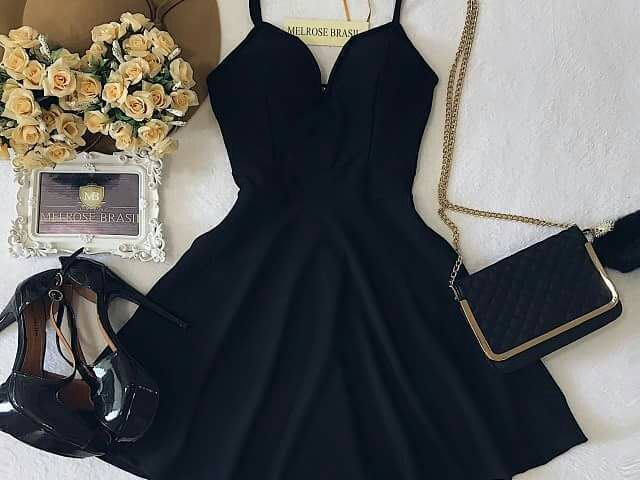 Vestido Black para um encontro é bem sexy