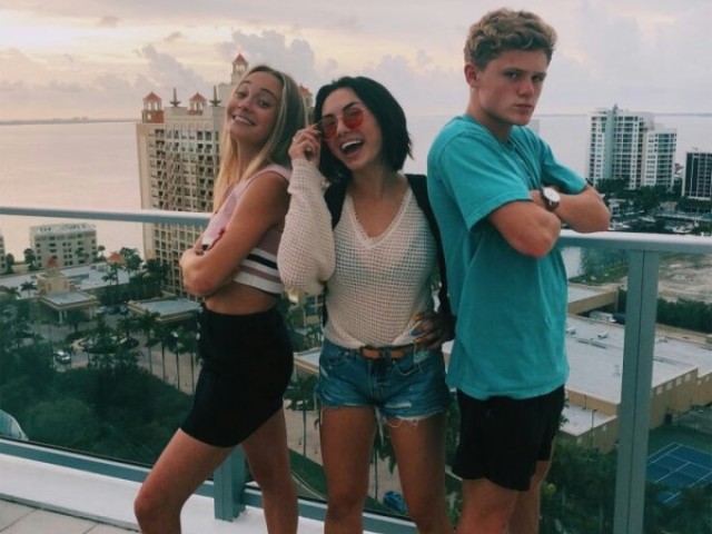 "Se mexer comigo
ela(e) te enscangalha,mas se mexer com ela(e)nunca encontraram teu corpo"