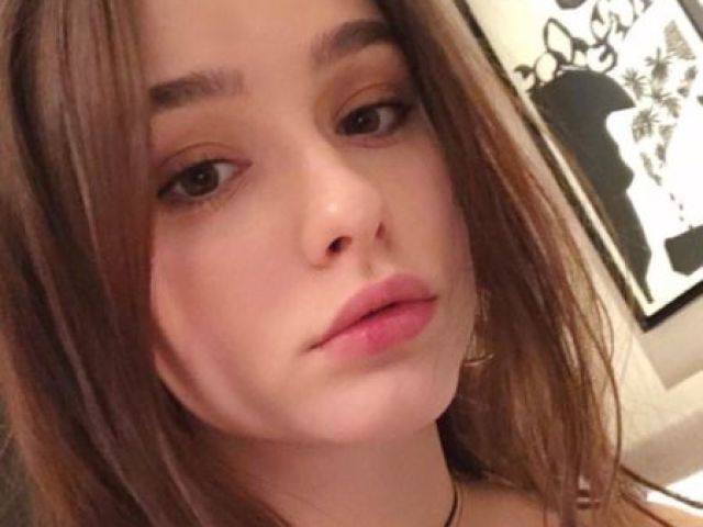 Hannah Snow Oceane, 16 anos, determinada, insegura em relação a aparência, filha de pessoas importantes e invejada por muit@s