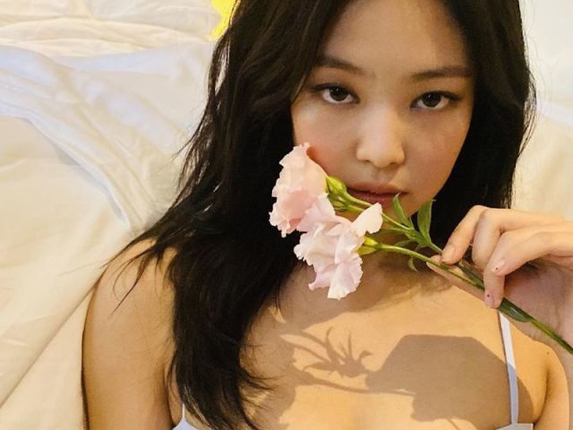 JENNIE.