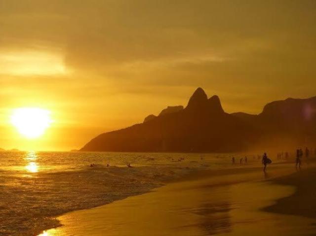 Na praia agente aproveito nosso tempo e ficamos juntas