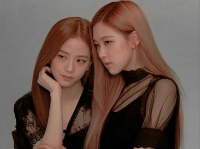 Passar o Ano Novo com Jisoo e Rosé.