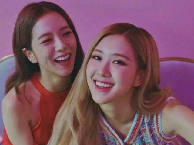 Jisoo e Rosé participarem de uma série feita por você.