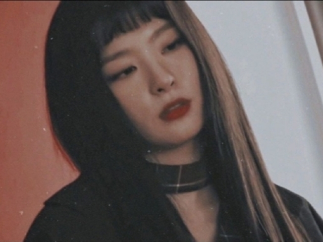 Seulgi, cabelo preto com franja