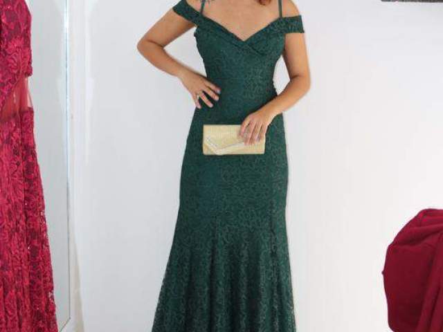 Um vestido longo verde