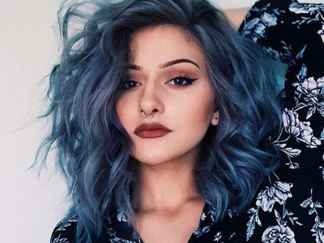 Cabelo azul curto