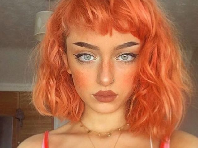 Cabelo laranja curto