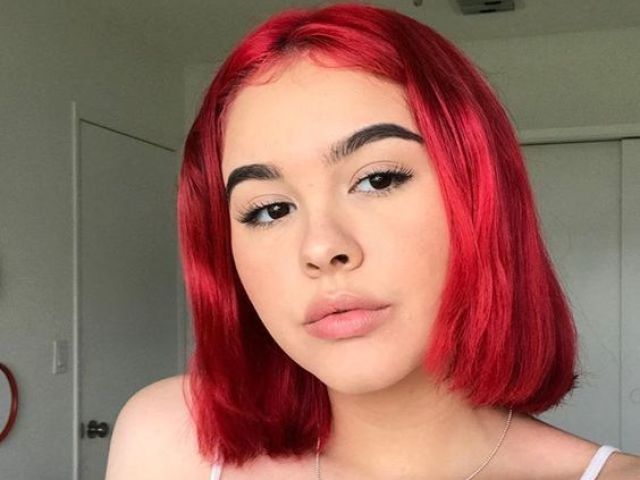 Cabelo vermelho curto