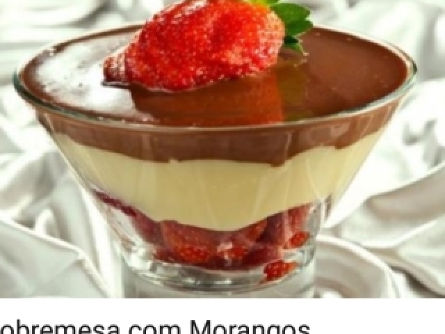 Sobremesa com morangos