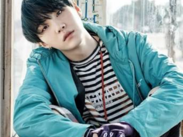 O Yoongi (na minha opinião, melhor rapper do mundo)