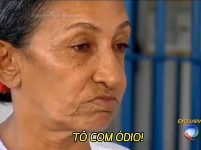 *Que vontade te esganar aquela mulher cara,me segura,sou capaz de passar por cima dela,sem dó!*