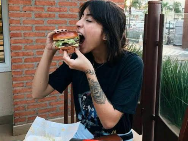 Comendo 🍔🍔🍔