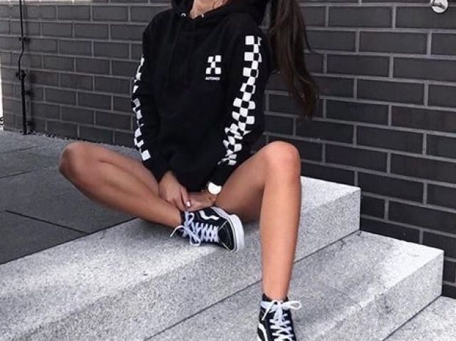 SĂł um moletom e um short meu