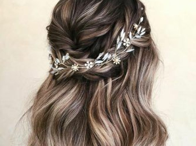 este penteado com esse detalhe= perfeição