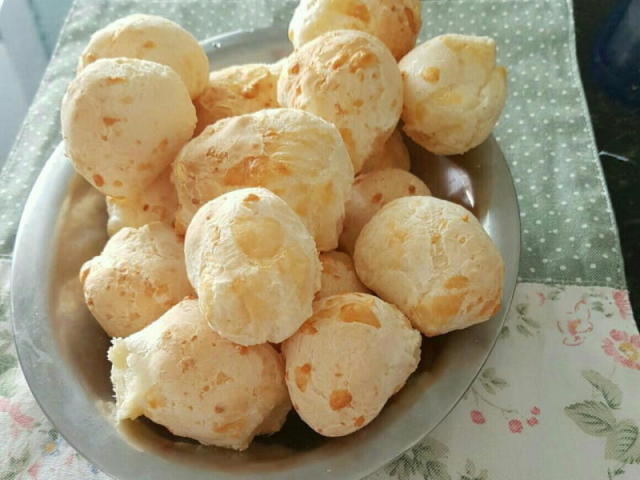 pao de queijo