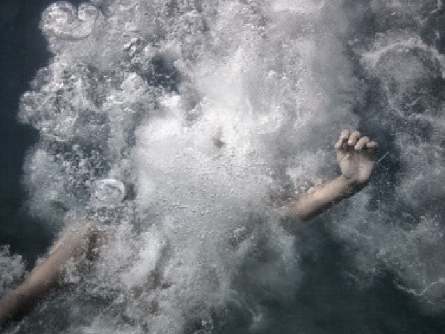 decidida e orgulhosa, assim como o mar em noites de verão