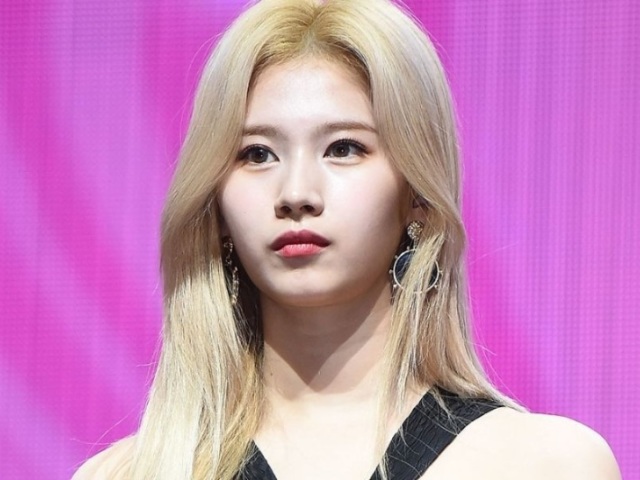 Sana (TWICE).
